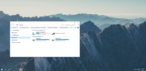 Windows-10-mit-angepasster-Taskleiste-und-Explorer
