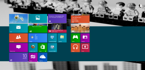 Windows 8 RTM Kachelmenü mit manuell ausgetauschtem Hintergund